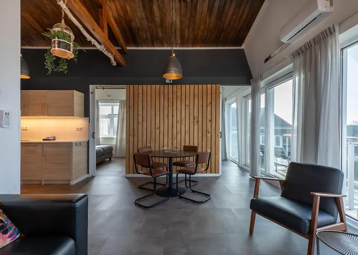 Welcome in - Appartementen Pleinzicht, met zonnige balkon I Dorpsplein 6 Koudekerke
